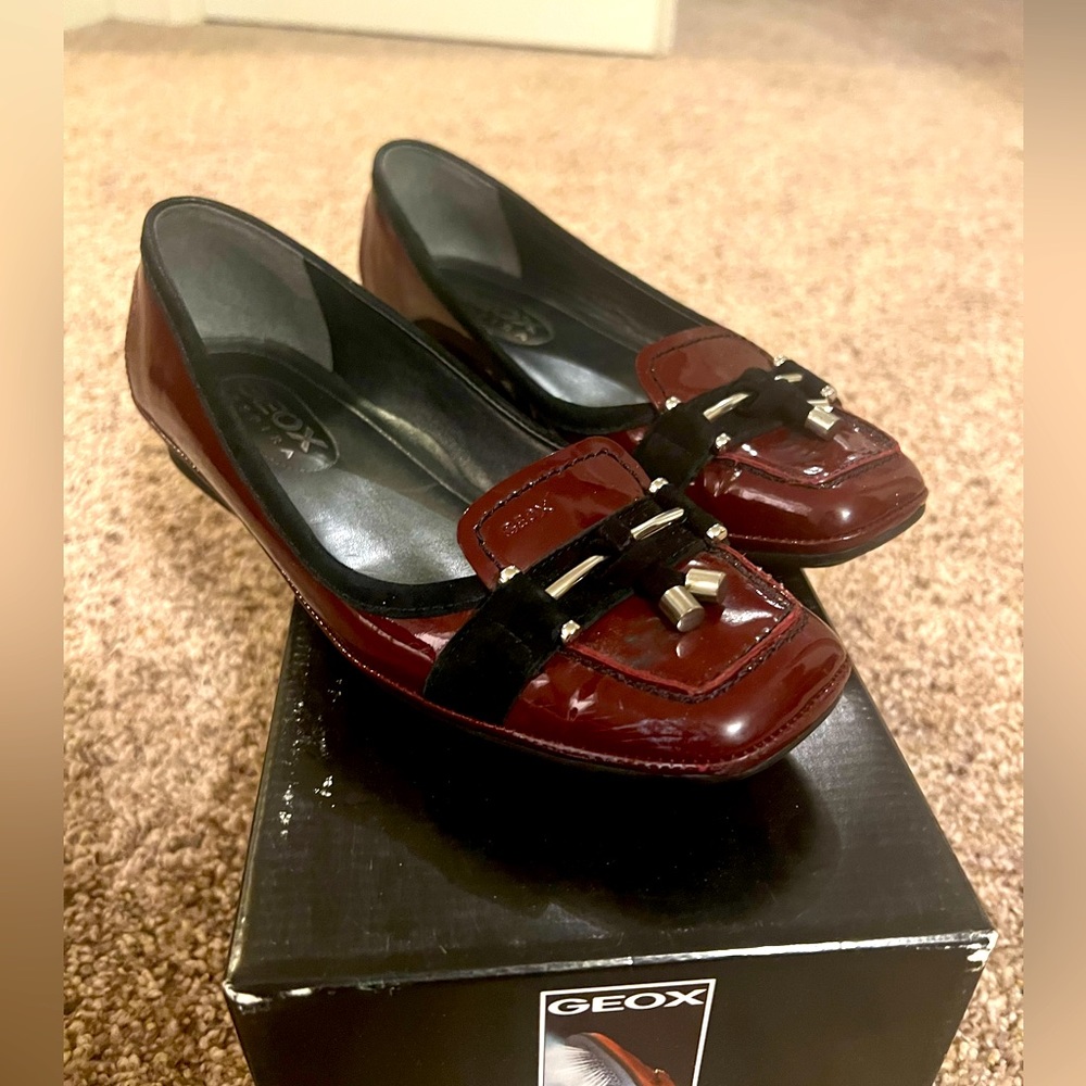 Stefany Bow Geox black and burgundy flats